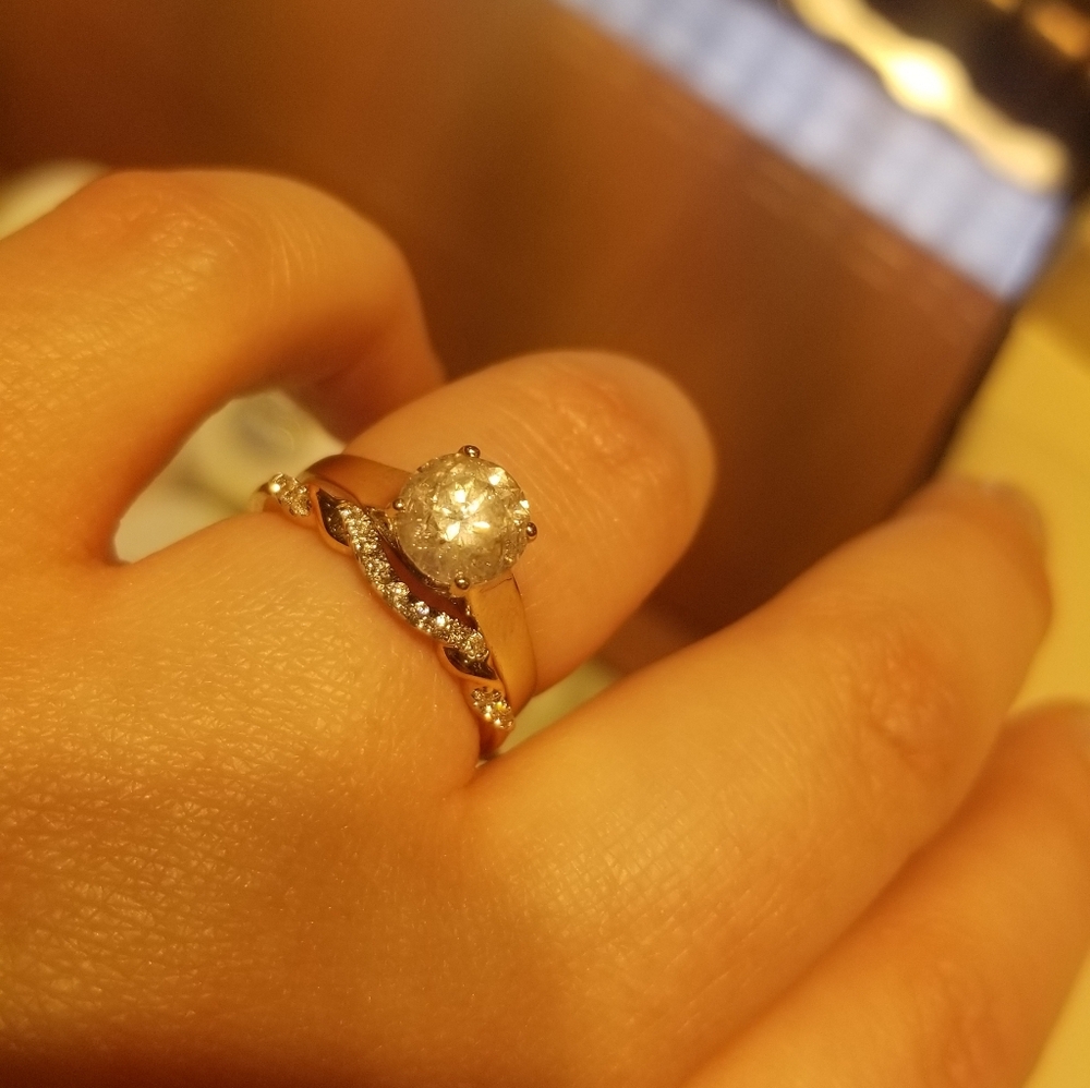 Peoples Jewellers Rose Gold Diamond Twist Wedding Band NIB